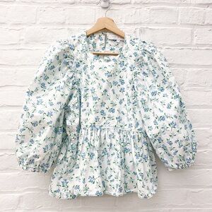 HUNTER BELL || Harlow Top in Dewberry Floral Puff Sleeve White Blue Medium